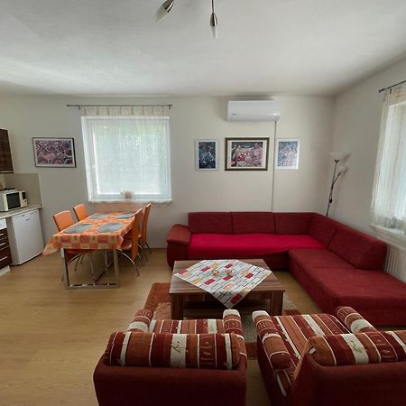 Apartman Iris โปดไฮสกา ภายนอก รูปภาพ