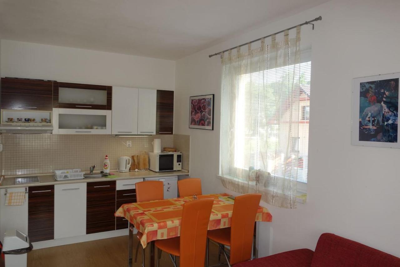 Apartman Iris โปดไฮสกา ภายนอก รูปภาพ