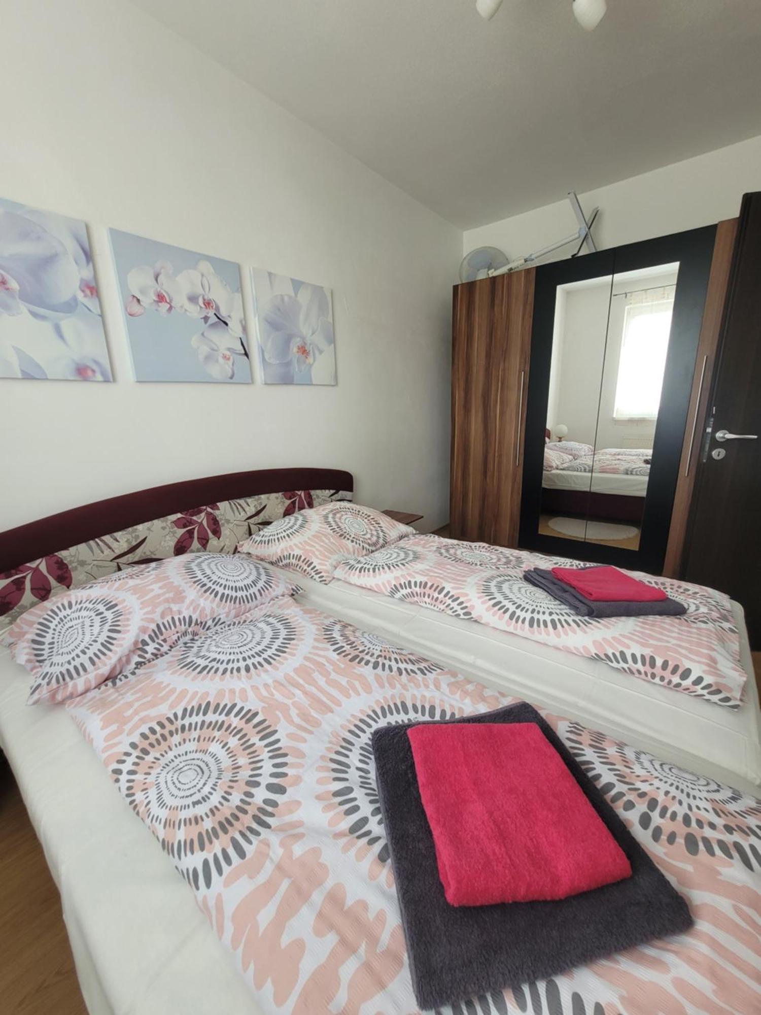 Apartman Iris โปดไฮสกา ภายนอก รูปภาพ