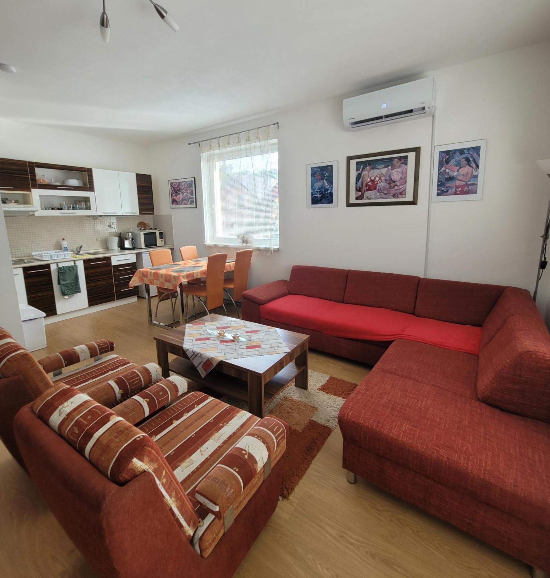 Apartman Iris โปดไฮสกา ภายนอก รูปภาพ